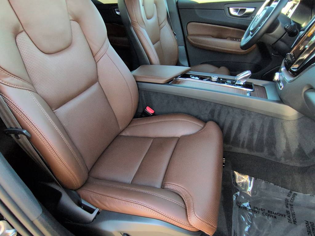 Thumbnail: 2025 Volvo XC60 - 28