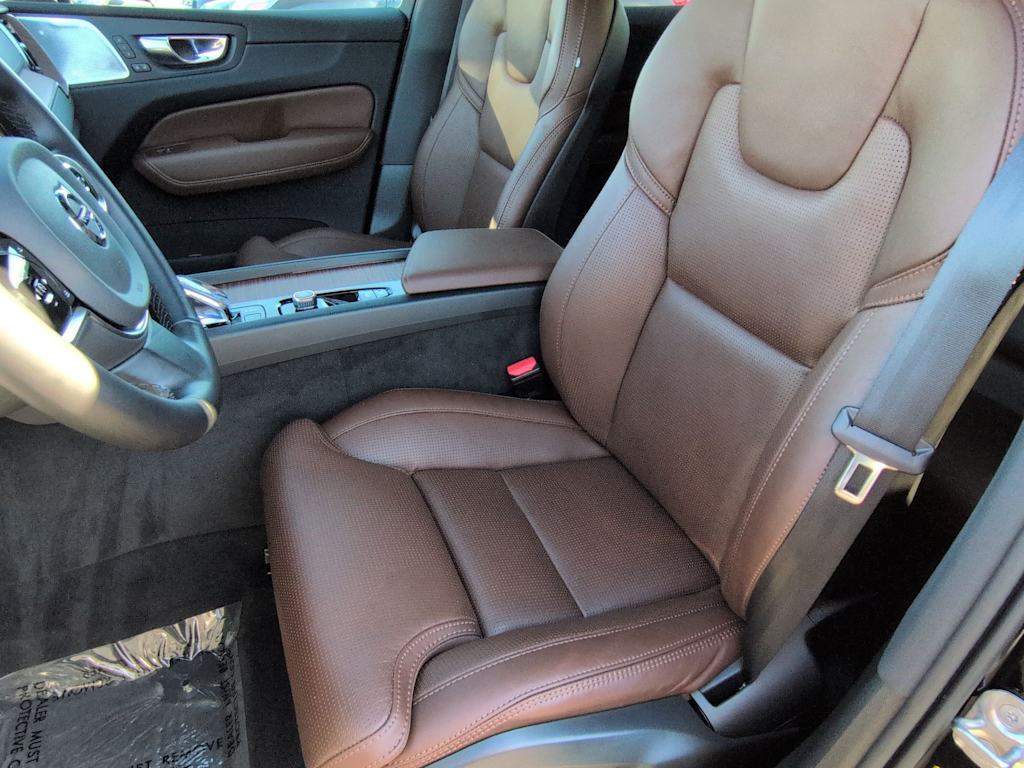 Thumbnail: 2025 Volvo XC60 - 12