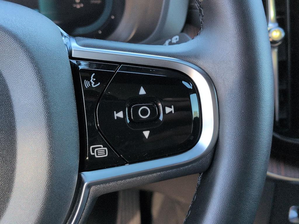 Thumbnail: 2025 Volvo XC60 - 30