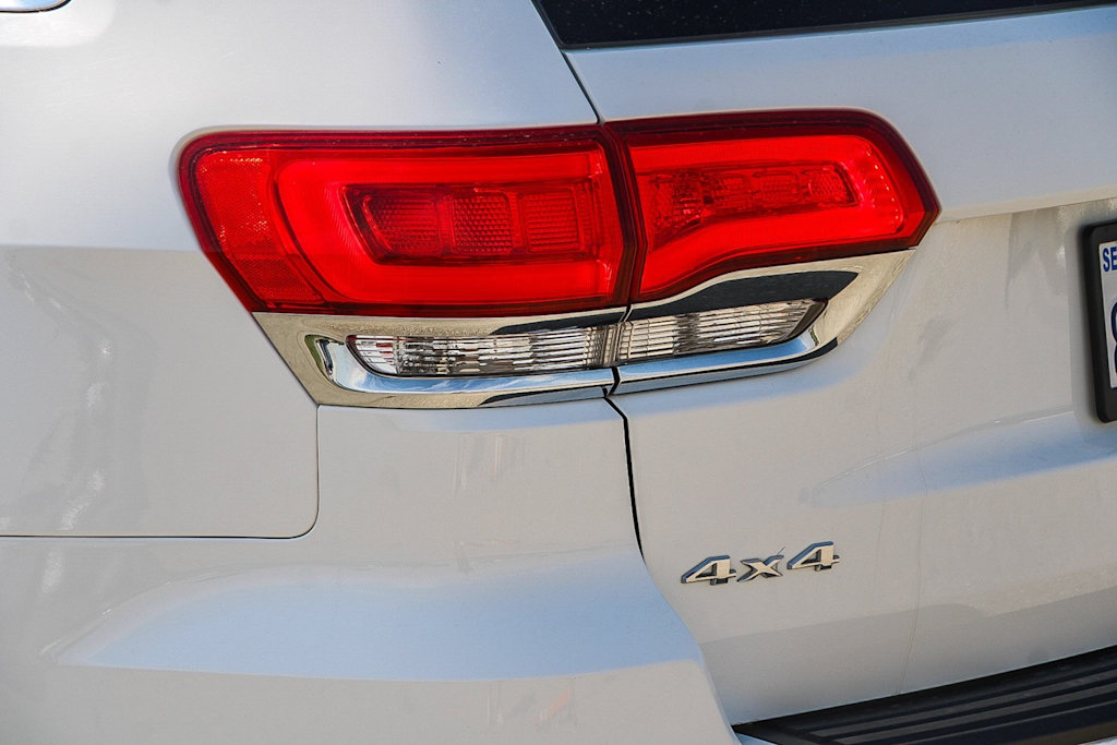 Thumbnail: 2017 Jeep Grand Cherokee - 6