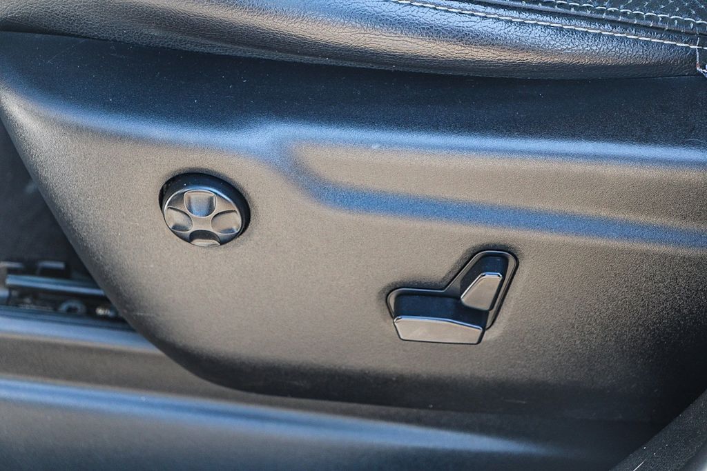 Thumbnail: 2017 Jeep Grand Cherokee - 25