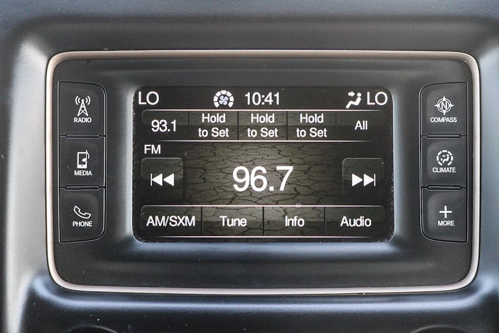 Thumbnail: 2017 Jeep Grand Cherokee - 23