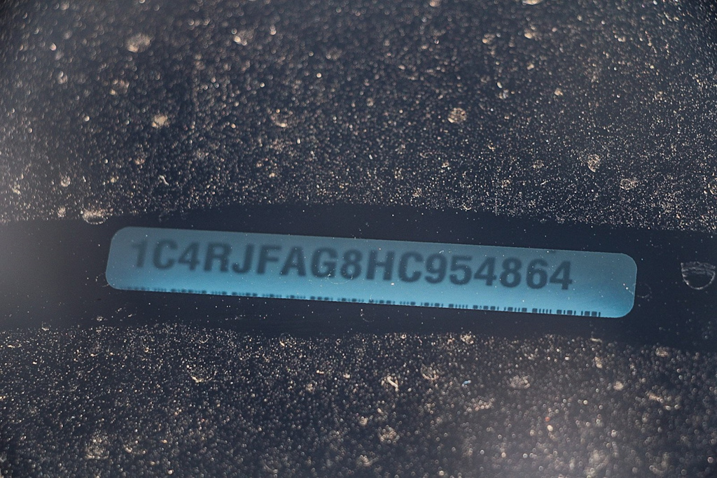 Thumbnail: 2017 Jeep Grand Cherokee - 17