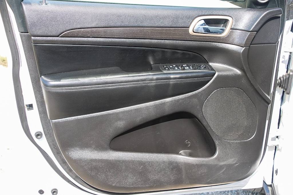 Thumbnail: 2017 Jeep Grand Cherokee - 24