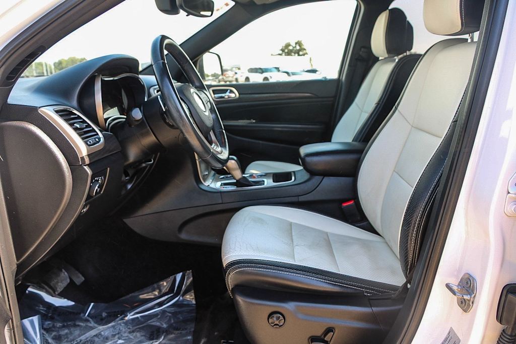 Thumbnail: 2017 Jeep Grand Cherokee - 11