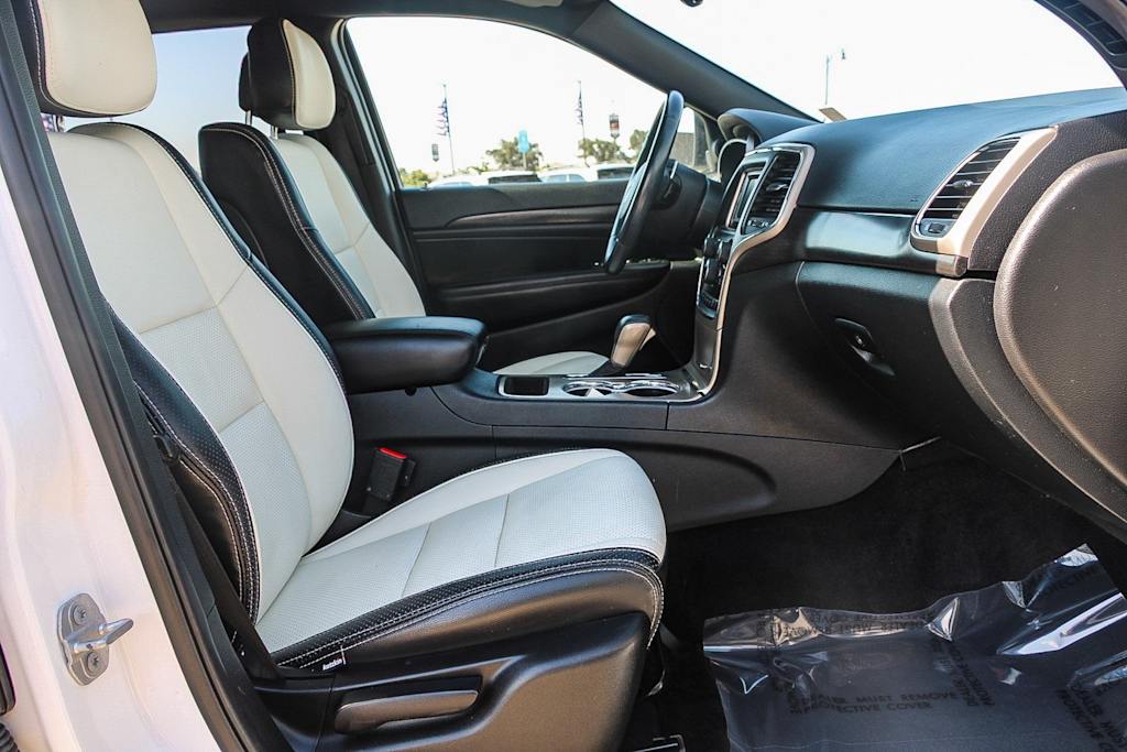 Thumbnail: 2017 Jeep Grand Cherokee - 10