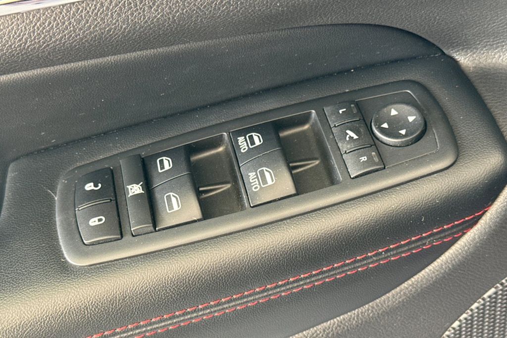 Thumbnail: 2017 Jeep Grand Cherokee - 21