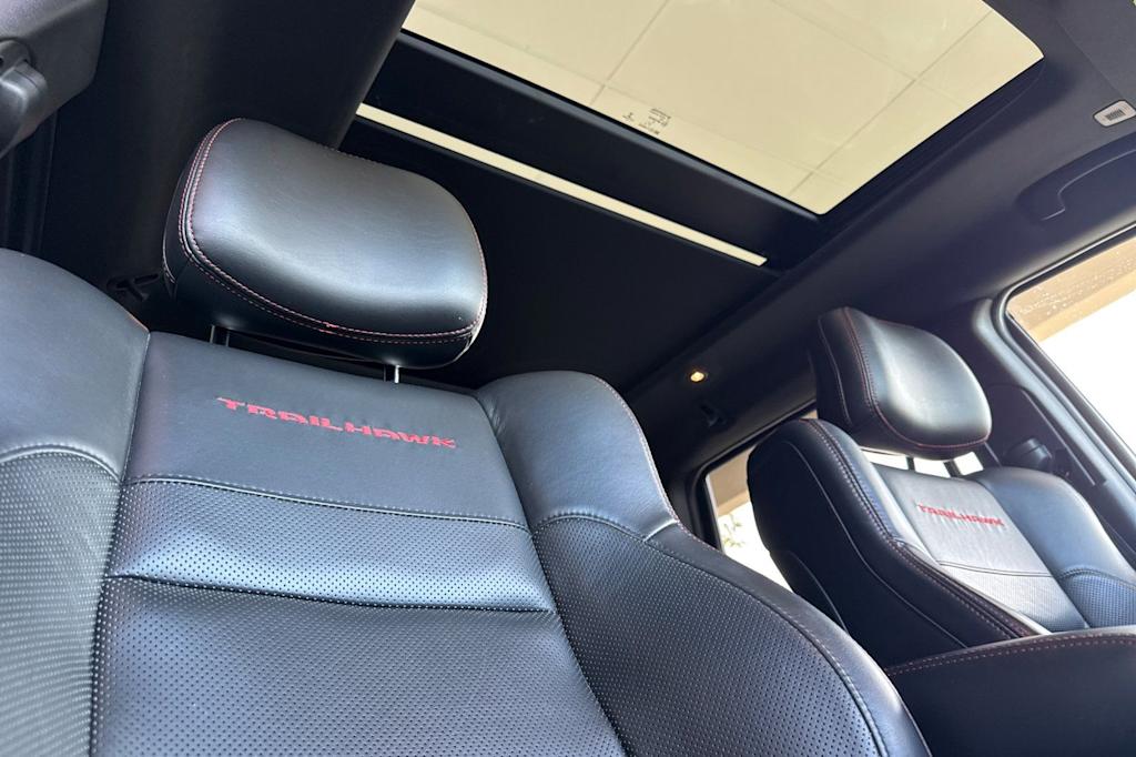 Thumbnail: 2017 Jeep Grand Cherokee - 23