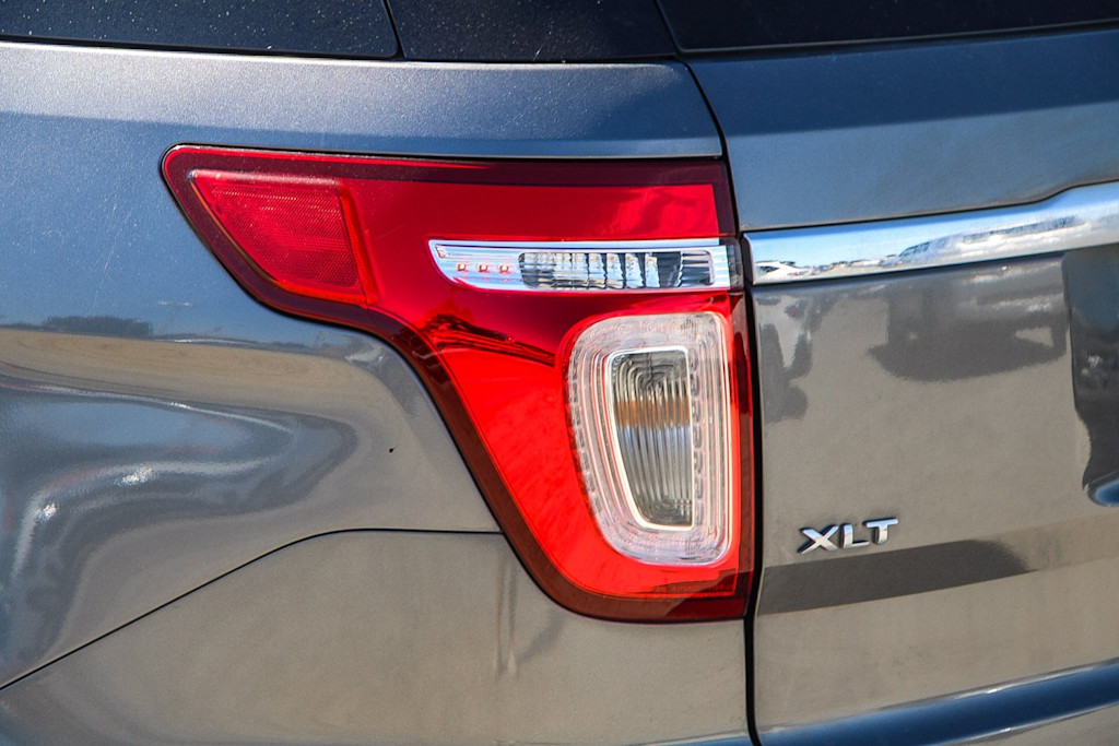 Thumbnail: 2013 Ford Explorer - 23