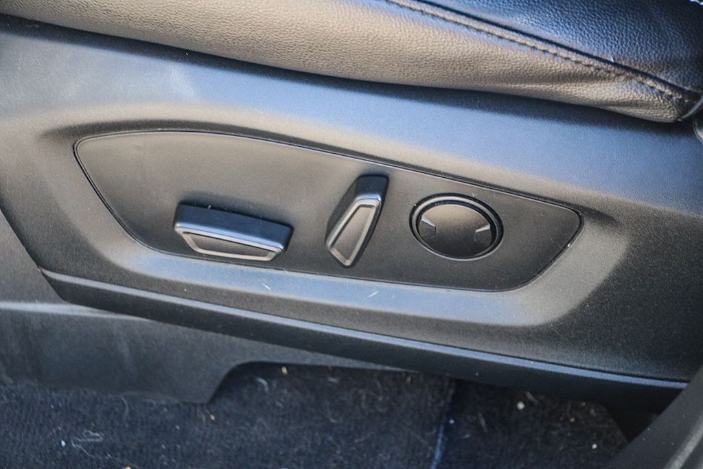 Thumbnail: 2022 Ford Explorer - 24