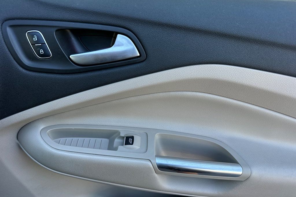 Thumbnail: 2017 Ford Escape - 24