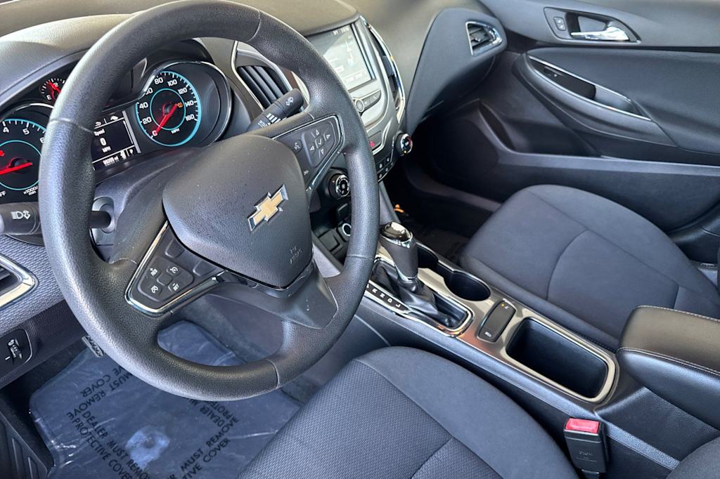 Thumbnail: 2017 Chevrolet Cruze - 8
