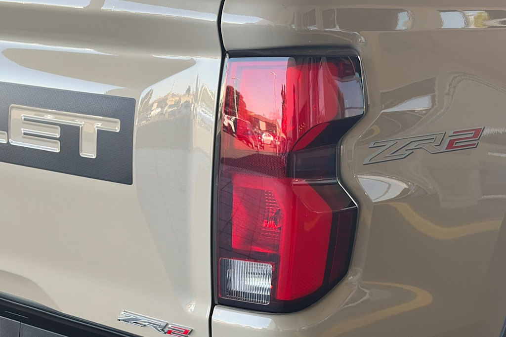 Thumbnail: 2024 Chevrolet Colorado - 32