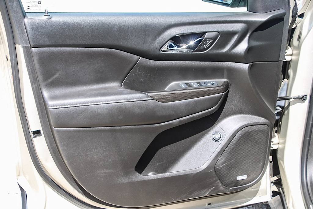 Thumbnail: 2017 GMC Acadia - 23