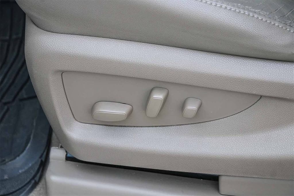 Thumbnail: 2020 Chevrolet Tahoe - 16