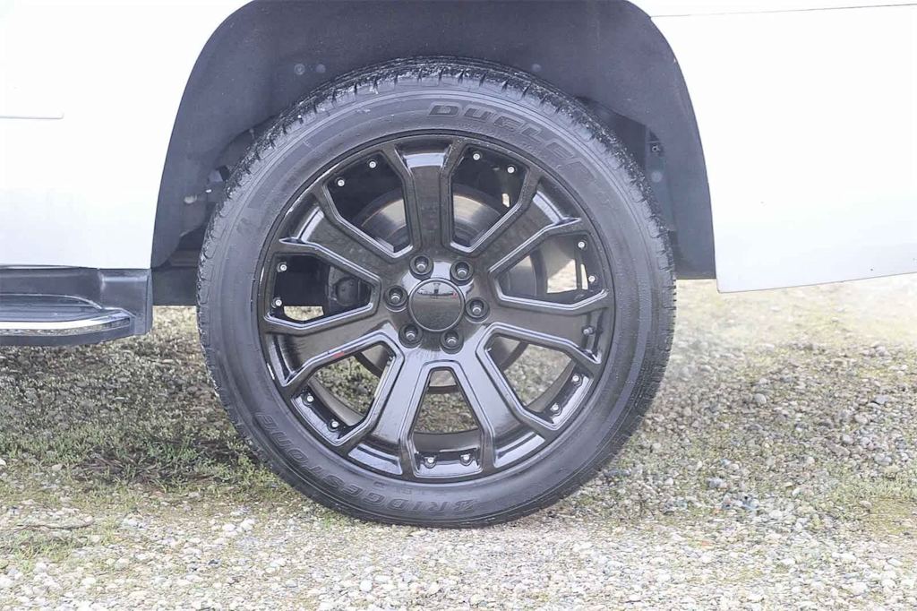 Thumbnail: 2020 Chevrolet Tahoe - 4