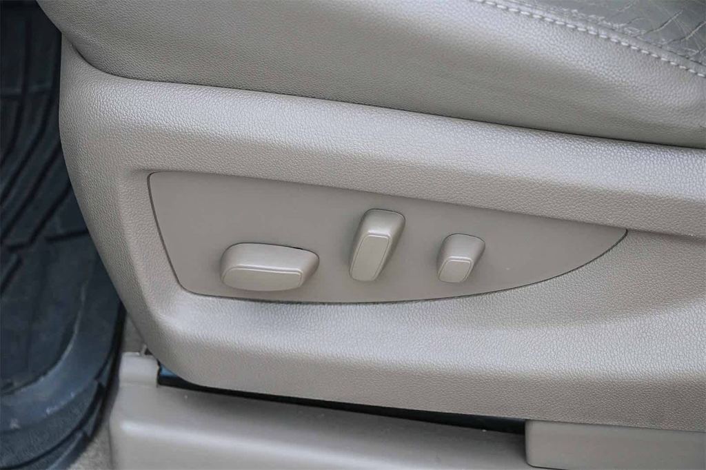 Thumbnail: 2020 Chevrolet Tahoe - 16