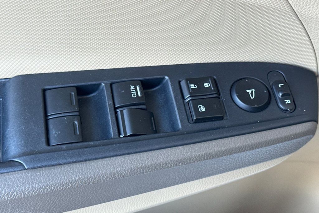 Thumbnail: 2010 Honda Accord - 21