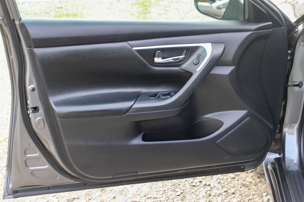 Thumbnail: 2017 Nissan Altima - 24