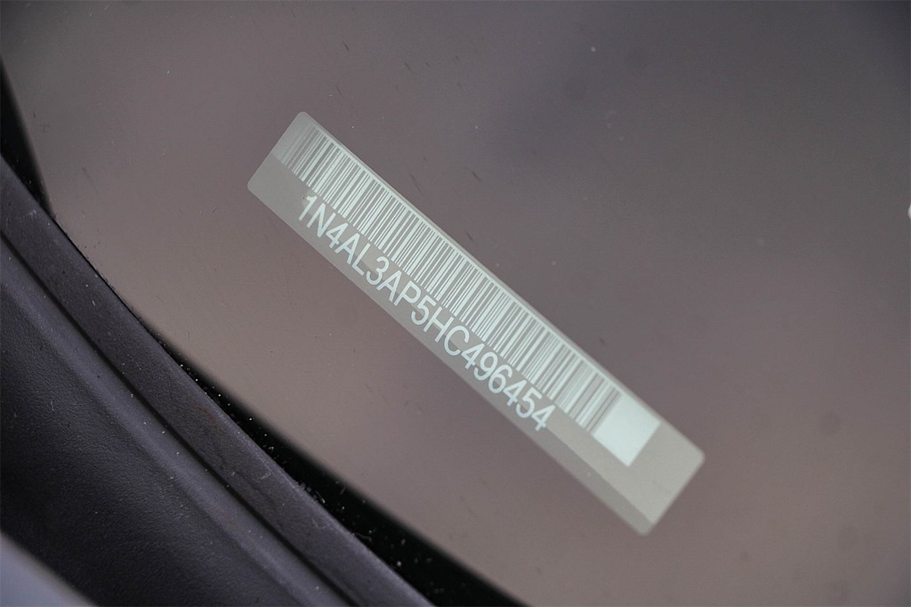 Thumbnail: 2017 Nissan Altima - 6