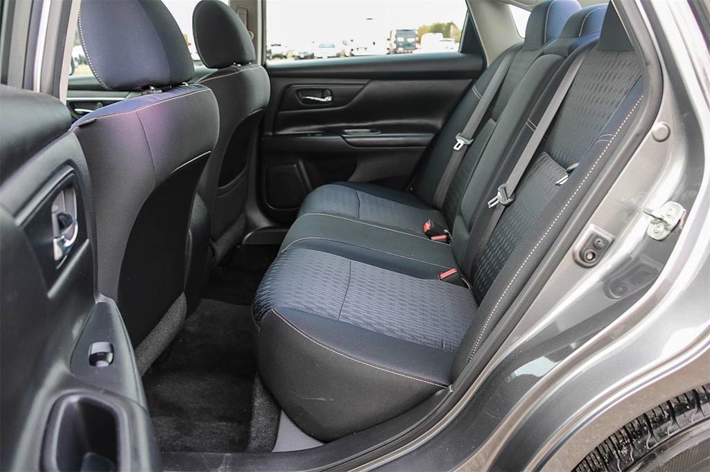 Thumbnail: 2017 Nissan Altima - 11
