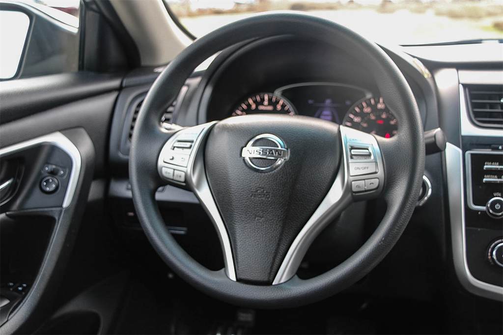 Thumbnail: 2017 Nissan Altima - 12