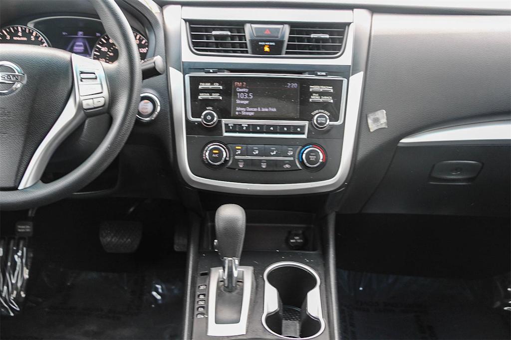 Thumbnail: 2017 Nissan Altima - 8