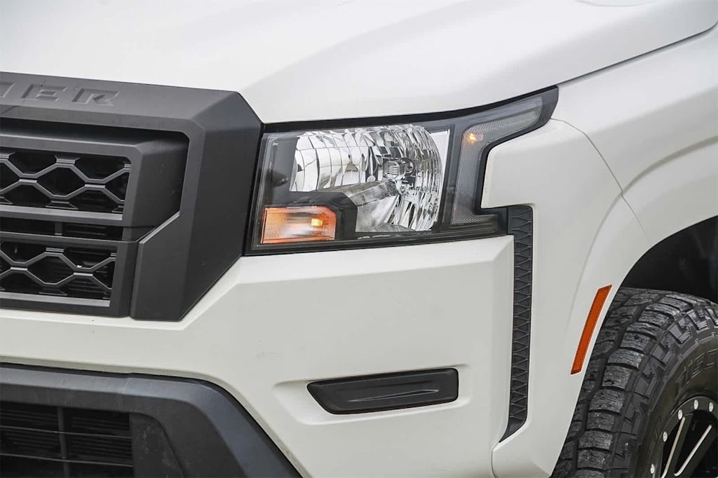 Thumbnail: 2022 Nissan Frontier - 21