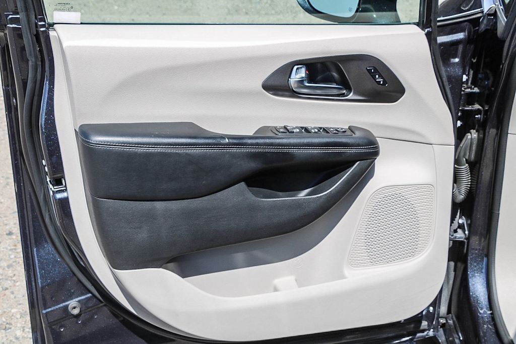 Thumbnail: 2019 Chrysler Pacifica - 23