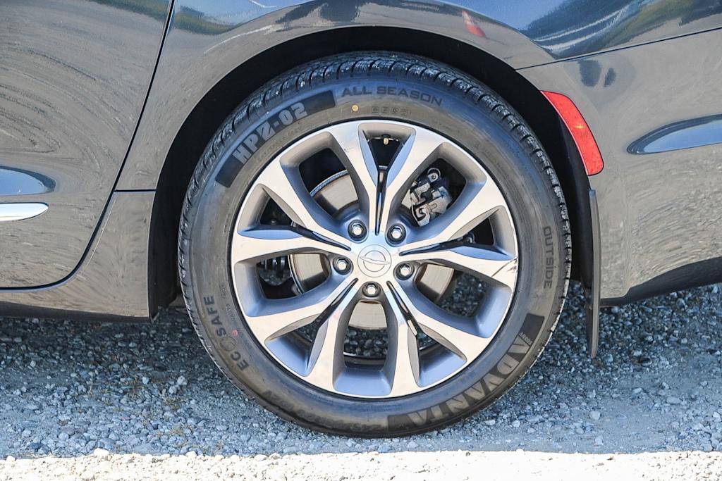 Thumbnail: 2019 Chrysler Pacifica - 19