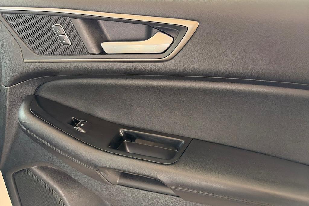 Thumbnail: 2015 Ford Edge - 23