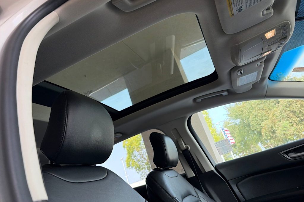 Thumbnail: 2015 Ford Edge - 22