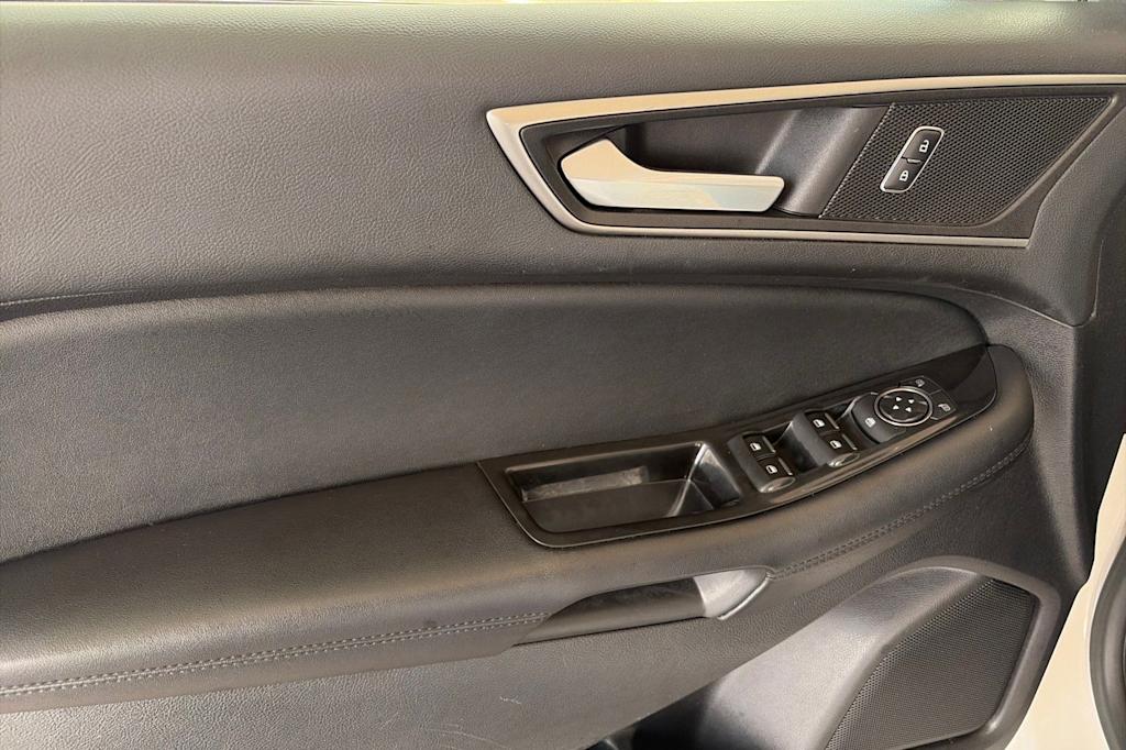 Thumbnail: 2015 Ford Edge - 20