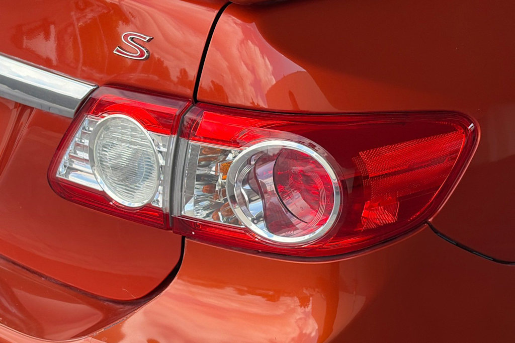 Thumbnail: 2013 Toyota Corolla - 28