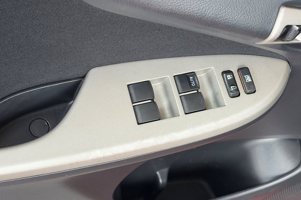 Thumbnail: 2013 Toyota Corolla - 21