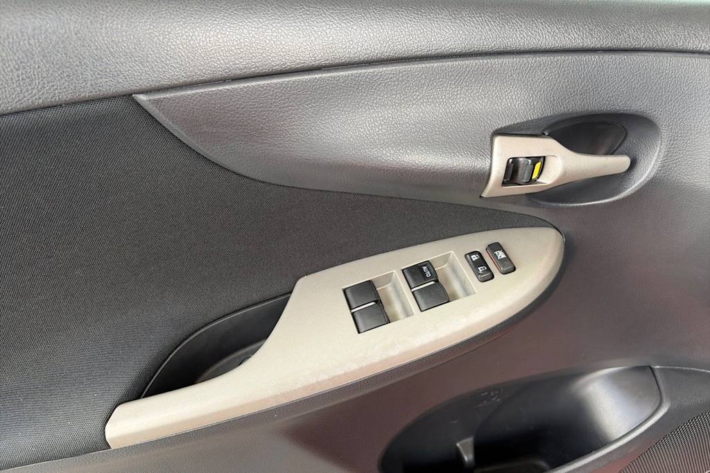 Thumbnail: 2013 Toyota Corolla - 20
