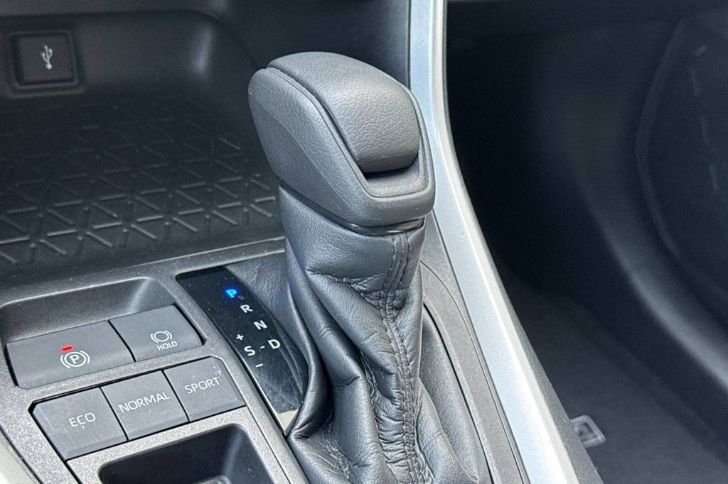 Thumbnail: 2021 Toyota RAV4 - 14