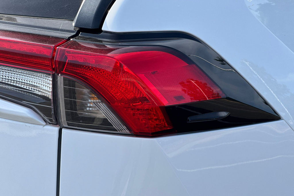Thumbnail: 2021 Toyota RAV4 - 31