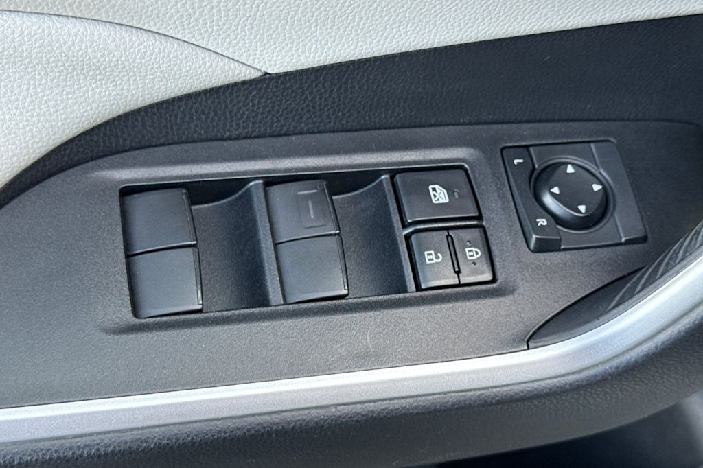 Thumbnail: 2021 Toyota RAV4 - 21