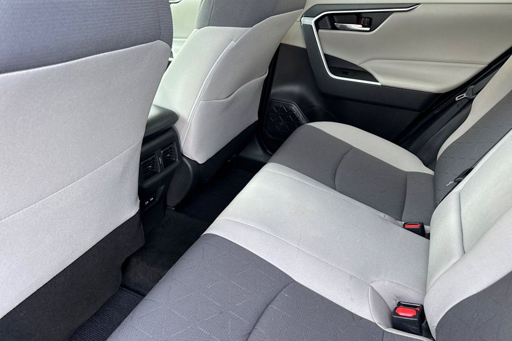 Thumbnail: 2021 Toyota RAV4 - 10