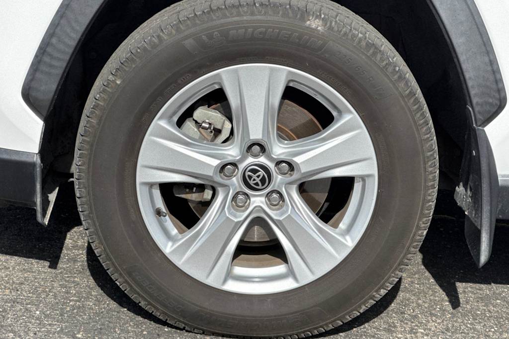 Thumbnail: 2021 Toyota RAV4 - 7