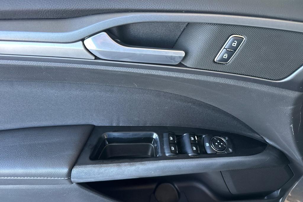 Thumbnail: 2016 Ford Fusion - 20