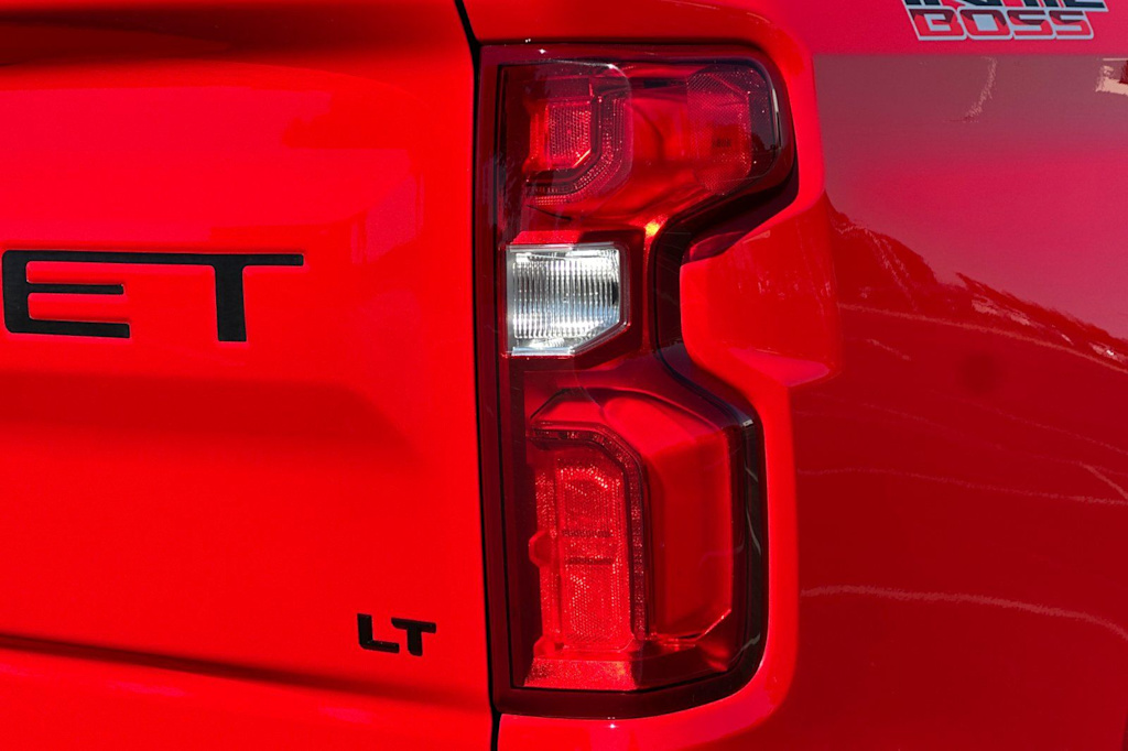 Thumbnail: 2023 Chevrolet Silverado 1500 - 32