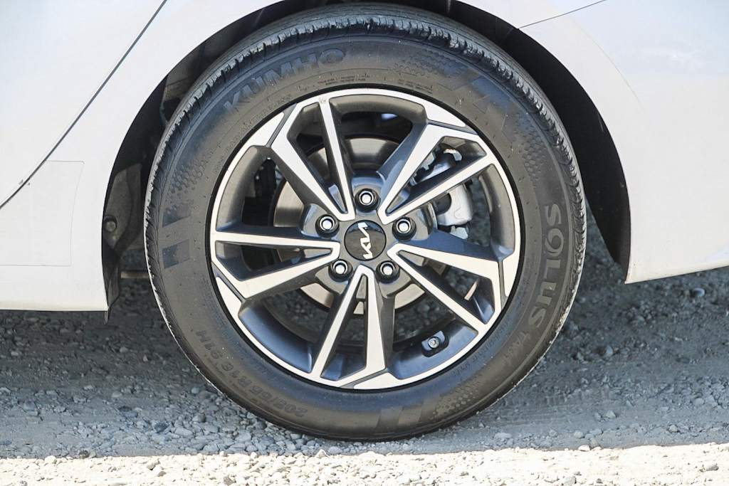 Thumbnail: 2022 Kia Forte - 21