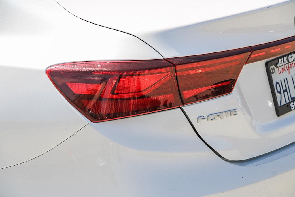 Thumbnail: 2022 Kia Forte - 22