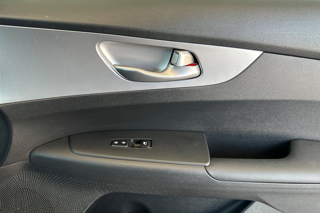 Thumbnail: 2023 Kia Forte - 22