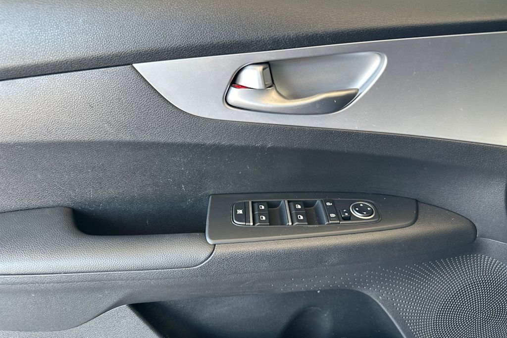 Thumbnail: 2023 Kia Forte - 19