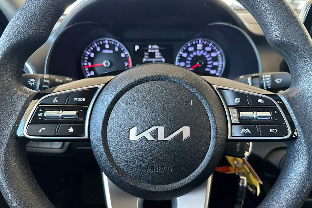 Thumbnail: 2023 Kia Forte - 25