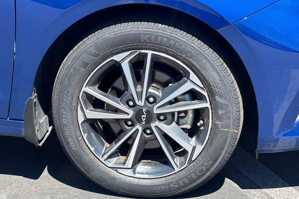 Thumbnail: 2023 Kia Forte - 7