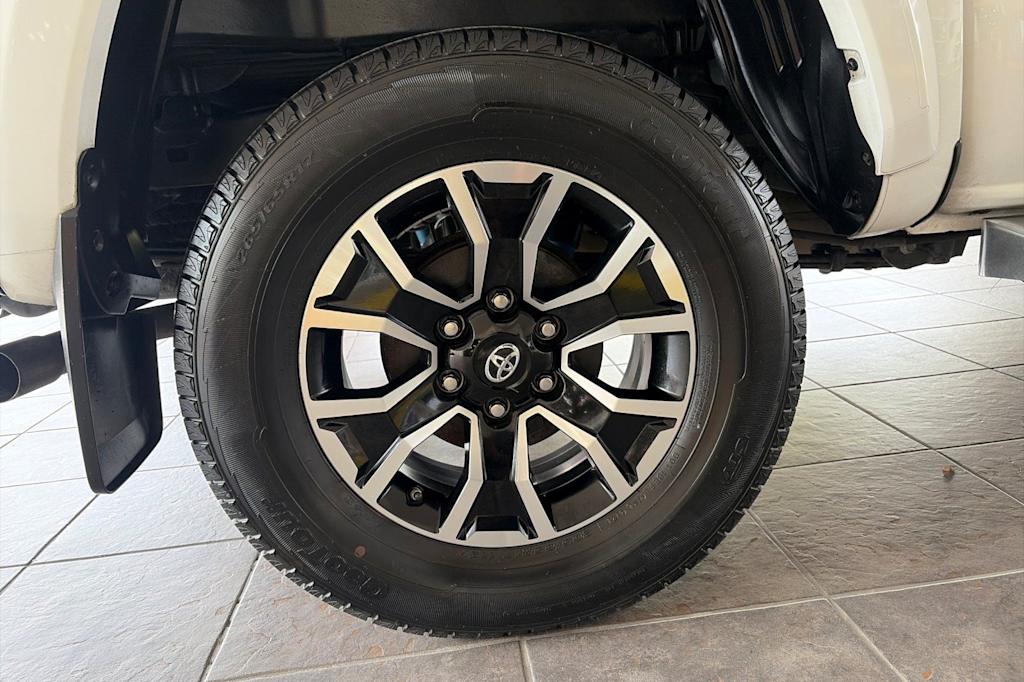 Thumbnail: 2020 Toyota Tacoma - 7
